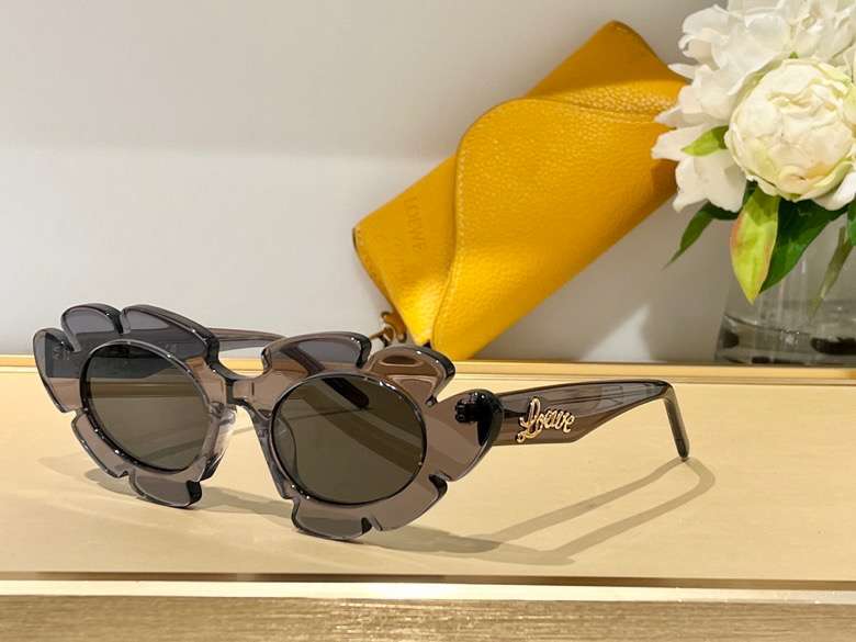 Picture of Loewe Sunglasses _SKUfw50080270fw